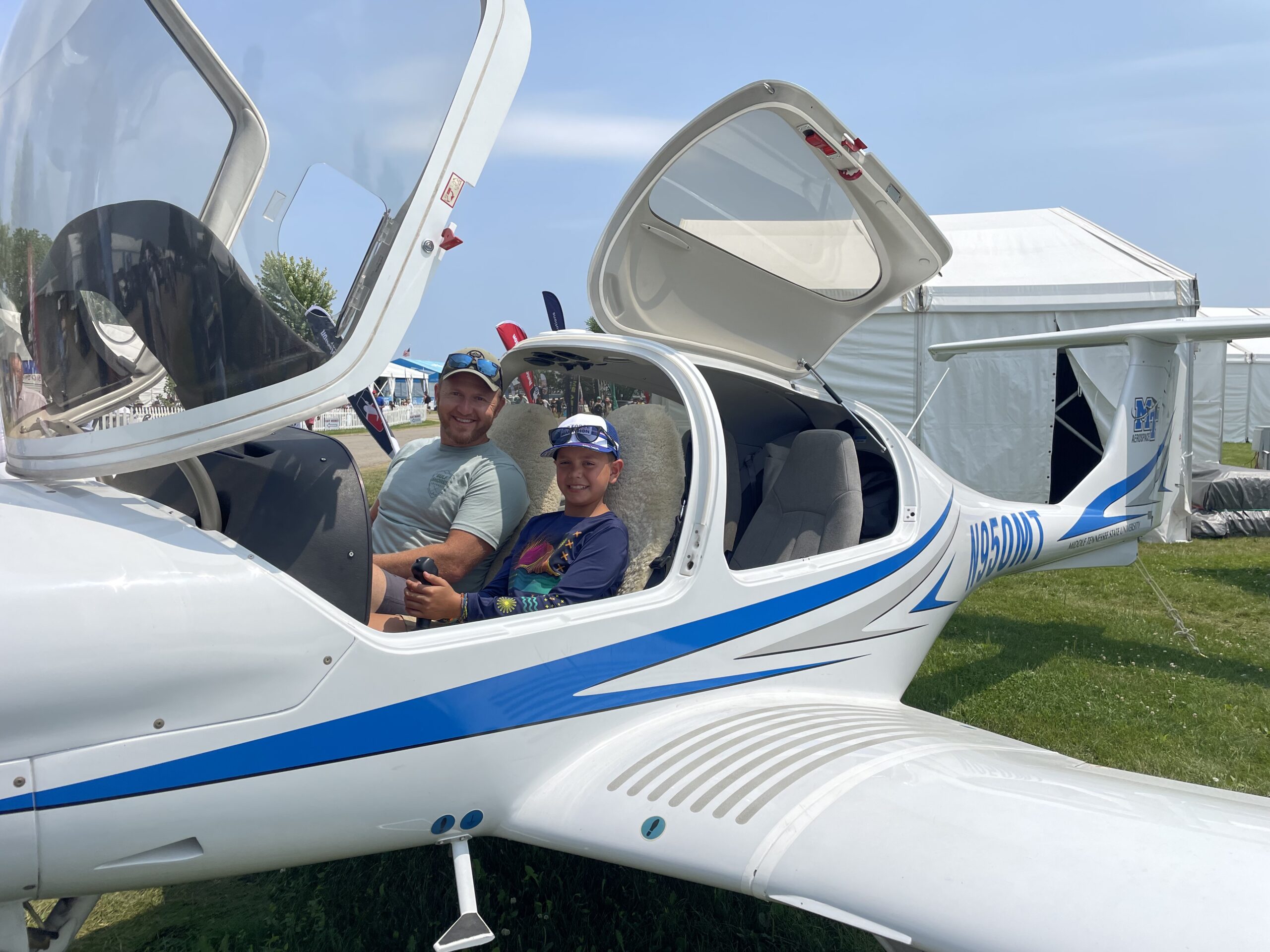 Student pilot and instructor in a Diamond DA40 airplane